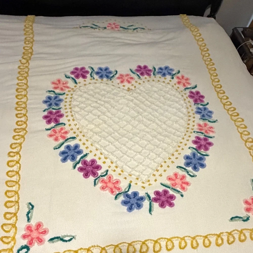 Vintage Chenille Floral Heart Bedspread White Cottagecore Twin Shabby Chic Retro